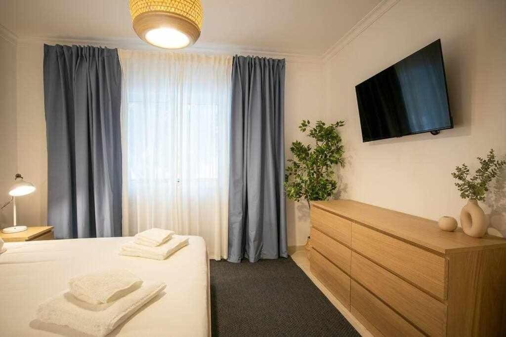 Modern 3Br Apt W/ Lg Terrace, Bbq, Ac & Parking Tavira Kültér fotó