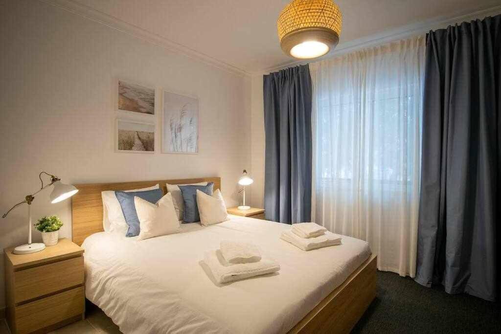 Modern 3Br Apt W/ Lg Terrace, Bbq, Ac & Parking Tavira Kültér fotó
